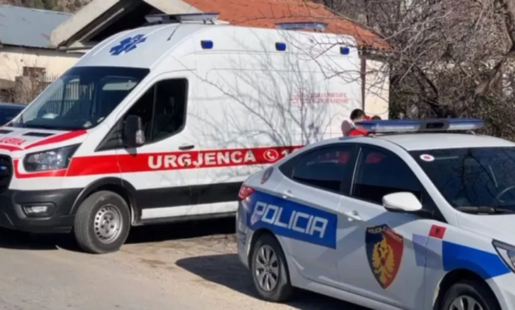 Helika e skafit i preu këmbën, 17-vjeçari rrëshqiti dhe ra në pjesën e motorit