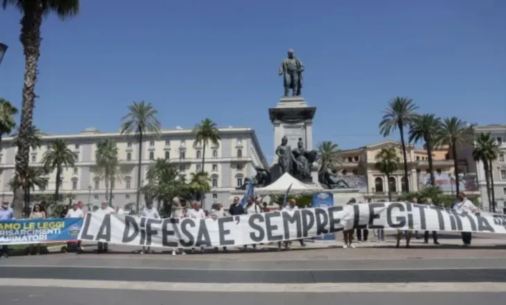 Hero apo vrasës? Qëlloi për vdekje dy personat që tentuan t’i grabisnin biznesin, argjendari italian kthehet në simbol për të djathtën