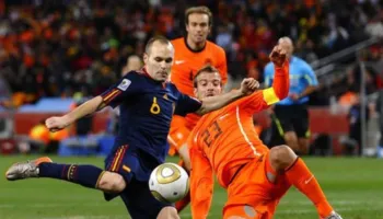 Heroi i finales së vitit 2010, i tregon Spanjës “recetën” për të mundur Messin dhe Argjentinën