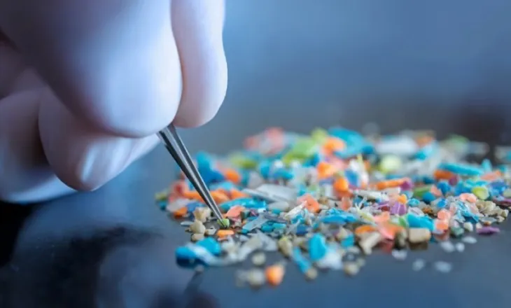 Hulumtimet kanë treguar se nivelet më të larta të plastikës në gjak shoqërohen me atakë në zemër