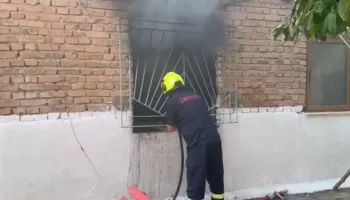 Humbi jetën nga zjarri që përfshiu banesën, 72-vjeçari ia vuri vetë flakën shtëpisë