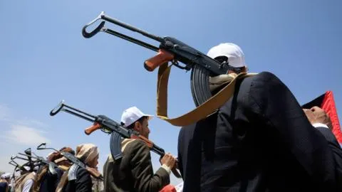 Huthët sulmojnë Arabinë Saudite, reagon Riadi, godet me raketa bazat e rebelëve