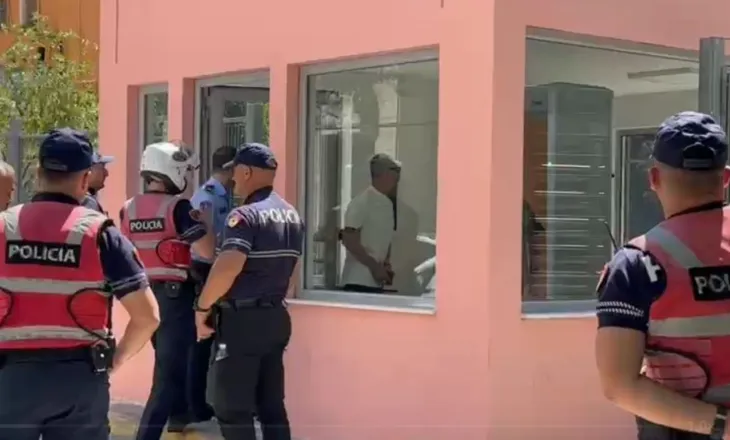 I akuzuar për vrasjen e ish-policit Santiago Malko/ Ilir Selmanaj paraqitet në GJKKO i shoqëruar nga forca policore