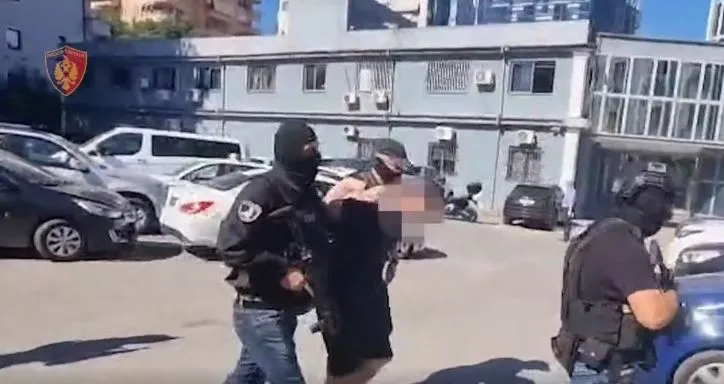I dënuar me 13 vite burg në Itali, operacioni policor “FAST” vë në pranga në Tiranë, me qëllim ekstradimi 48-vjeçarin