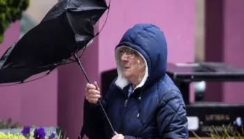 “I gjithë territori i rrezikuar”, paralajmëron meteorologia: Të premten priten stuhi të forta