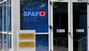 I kërkuar nga SPAK për trafik të 8.1 tonëve drogë, dorëzohet në polici Nazmi Shahini (Drazhi)