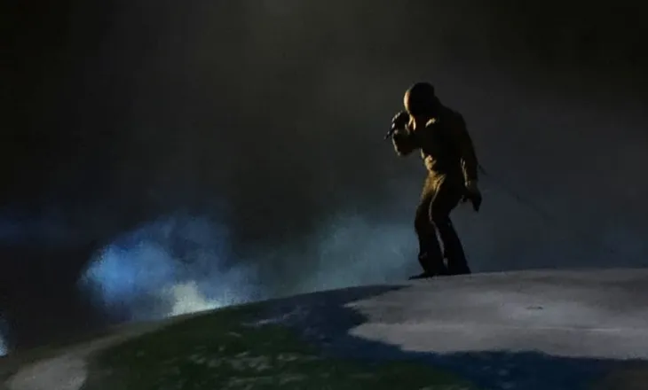 I riu përdor inteligjencën artificiale për të hyrë në zonën VIP të koncertit të Kanye West në Shqipëri