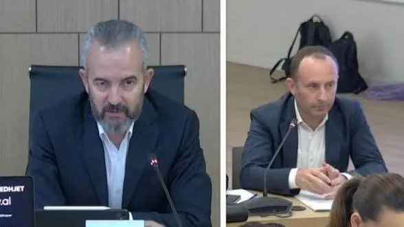 Ilirjan Celibashi refuzon t’i heqë mandatin kryebashkiakut të Kuçovës, Kreshnik Hajdari