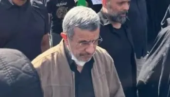 Iran, Ahmadinexhad shfaqet papritur në funeralin e Khameneit