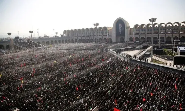 Iran, falet në masë namazi i xhenazes për ish-liderin suprem Khamenei