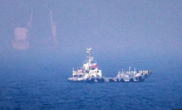 Irani sulmon anijet në Ngushticën e Hormuzit, reagojnë Emiratet , SHBA nis sulme të reja