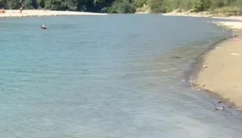 Ishte duke punuar në arë me babain dhe hyn në lum për t’u larë, mbytet 15-vjeçari