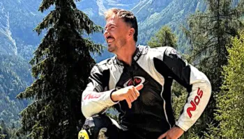 Itali/ Ishte duke lëvizur me motor, 42-vjeçari shqiptar përplaset për vdekje nga makina (EMRI)