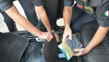 Itali/ Ktheu shtëpinë në laborator kokaine, 19-vjeçari shqiptar mburrej me jetën e luksit