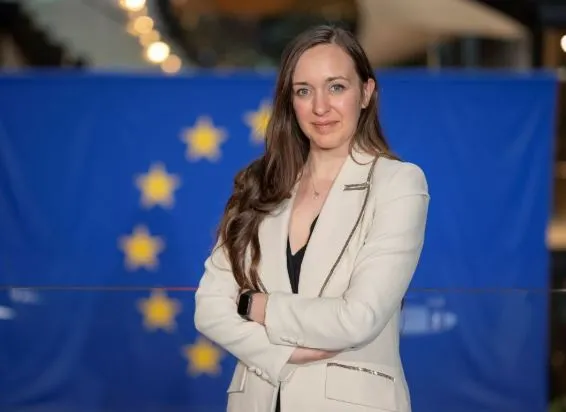 Iu bashkua protestave, eurodeputetja Guarda: Politikanët po e vendosin fitimin përpara interesit të qytetarëve