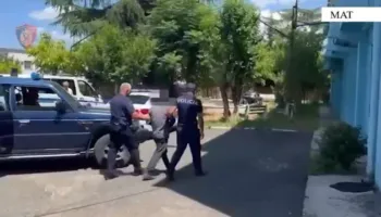 Iu gjet pushka në shtëpi, arrestohet 40-vjeçari në Mat, kishte precedent për armë pa leje