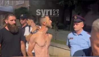 ‘Ja shenjat tuaja, ashtu siç e kërkoni do e gjeni’/ Protestuesi i liruar Niko Qarkaj mesazh policisë