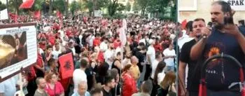 “Janë më keq se Lubia, vetëm vjedhin”/Shqiptaro-amerikani në protestën kundër Ramës:35 vjet që na trajtojnë si skllevër