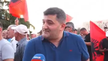 ‘Janë të gjithë të korruptuar’, qytetari: Shqiptarët duhet të dalin në protestë deri në rrëzimin e Ramës