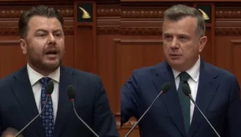 “Jeni si miza te b….e kalit”/ Balla përplaset me Kaprin, i nxjerr SMS-të: Turp, m’u lute të ruaja votat nga komisionerët e PD