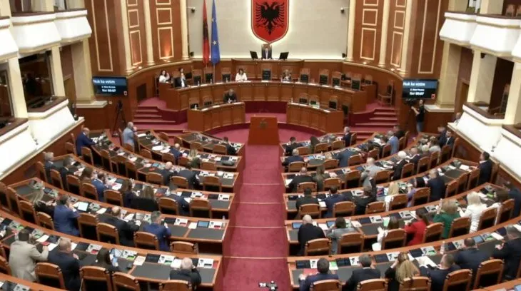Jo vetëm përbërja e komisioneve, Kuvendi del jashtë rendit të ditës, ja projektmarrëveshja që do të shqyrtohet…