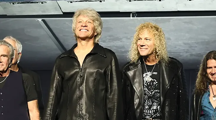 Jon Bon Jovi ndërpreu koncertin, pritet të ricaktojë shfaqjen