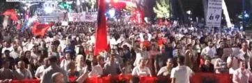 “Ju erdhi fundi”/ 41 ditë qëndresë, qytetarët vijojnë marshimin në kryeqytet: Arrestoni Ramën