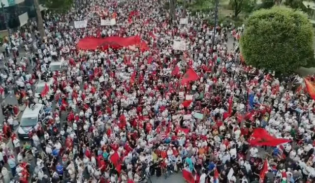 “Ju erdhi fundi”/ Dita e 46-të e protestës, qytetarët zbresin sërish në shesh, kërkohet dorëheqja e kryeministrit Rama