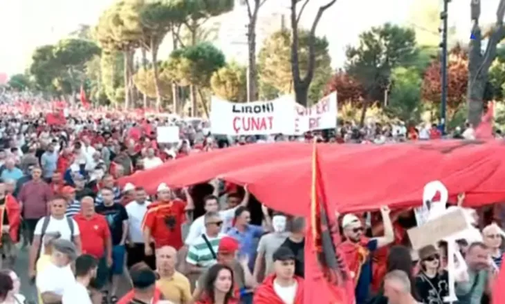 “Ju erdhi fundi!”/ Mbahet sot protesta e 60 kundër klasës politike