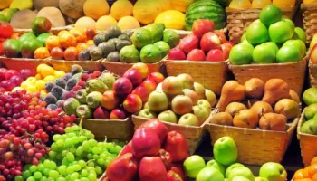 Ju ndihmojë të freskoheni gjatë verës, ja frutat që duhet të konsumoni në këto ditë të nxehta