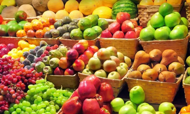 Ju ndihmojë të freskoheni gjatë verës, ja frutat që duhet të konsumoni në këto ditë të nxehta