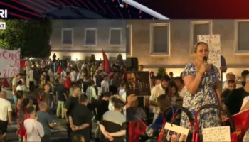 ‘Kam lindur shqiptar dhe do të vdes këtu’/ Qytetarja: Rama do të ikë, populli nuk dorëzohet