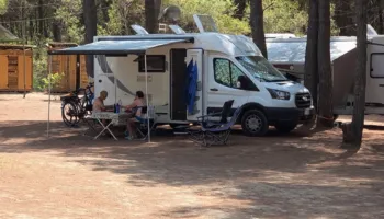 Kamperët, zgjedhja e preferuar! Turistët zgjedhin jugun për natyrën, lirinë e lëvizjes dhe qetësinë