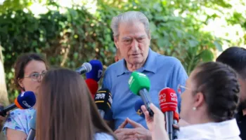 “Kanë të njëjtat kërkesa me ne”/ Berisha: Bashkoj zërin tim me urimin që i bënë Ramës në protestë