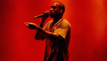 Kanye West ‘çmend’ të huajt, koncerti në Tiranë shet më shumë bileta sesa finalja e Conference League