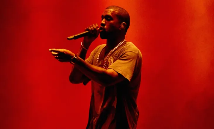 Kanye West ‘çmend’ të huajt, koncerti në Tiranë shet më shumë bileta sesa finalja e Conference League