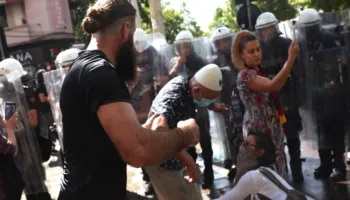 KAOS PARA PARLAMENTIT, PROTESTA NE FOTOGALERI