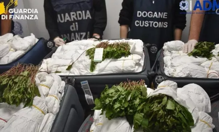 Kapen 216 kilogramë khat në aeroport, droga ishte fshehur në shtatë valixhe të një pasagjeri izraelit