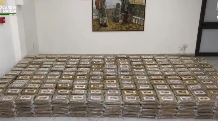 Kapen 770 kilogramë kokainë në Itali, droga ishte fshehur mes ngarkesës me banane nga Ekuadori