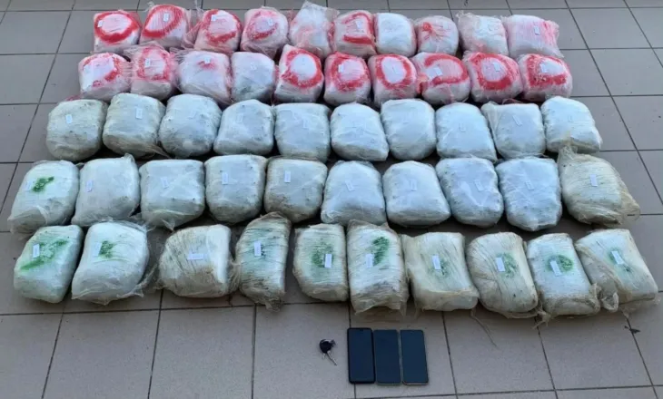 Kapen mbi 55 kg marijuanë në kufirin greko-shqiptar, një i arrestuar