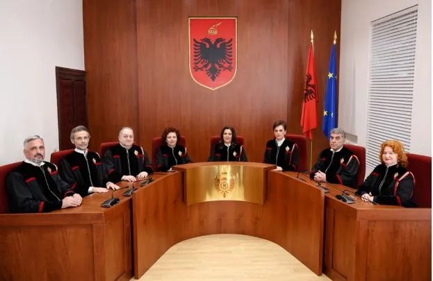 Katër anëtarë të Gjykatës Kushtetuese: “Arresti në burg” ndaj Erion Veliajt cenon mandatin e fituar me votë!