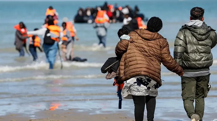 Katër emigrantë humbin jetën gjatë përpjekjes për të kaluar kanalin e La Manshit në Britani –