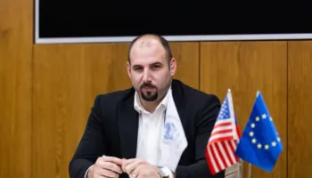 Kazazi: Rama jep miliona euro për spektakle, ndërsa artistët shqiptarë janë pa status dhe mbështetje