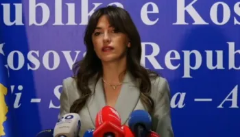 “Kemi pritur marrëveshje politike”/ Haxhiu njofton se seanca e parë e Kuvendit të ri mbahet në gusht, Kosova ende në krizë për presidentin