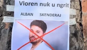 Këngëtari i njohur shqiptar, Alban Skenderaj, anullon koncertin prej protestës