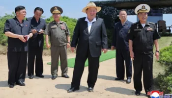 Kim mbikëqyr testin strategjik të raketave nga shkatërruesi i ri detar