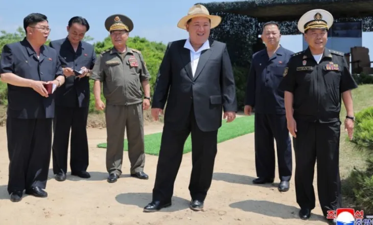 Kim mbikëqyr testin strategjik të raketave nga shkatërruesi i ri detar