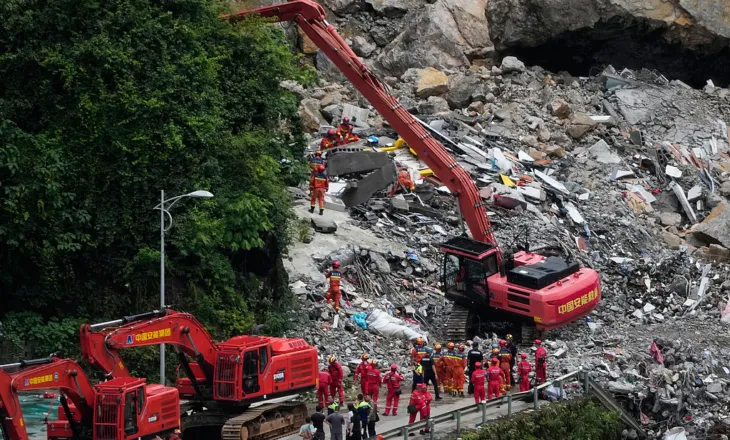 Kina aktivizon reagimin emergjent të nivelit II pas rrëshqitjes së dheut në Chongqing