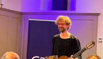 Kitaristi Petrit Çeku mahnit publikun në Royal Greenwich Guitar Festival në Londër