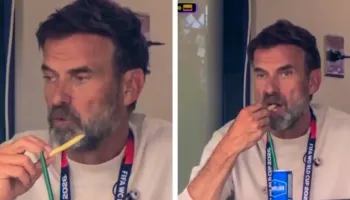 Klopp bëhet “viral” në Botëror; kapet duke ngrënë patate të skuqura me “ketchup” në tribunë